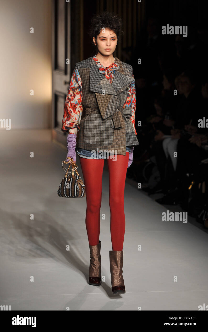 Modell London Fashion Woche Herbst/Winter 2012 - Vivienne Westwood Red Label - Catwalk London, England - 19.02.12 Stockfoto