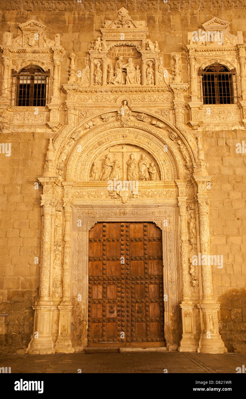 TOLEDO - März 7: Renaissance-Portal des Krankenhaus Santa Cruz Stockfoto