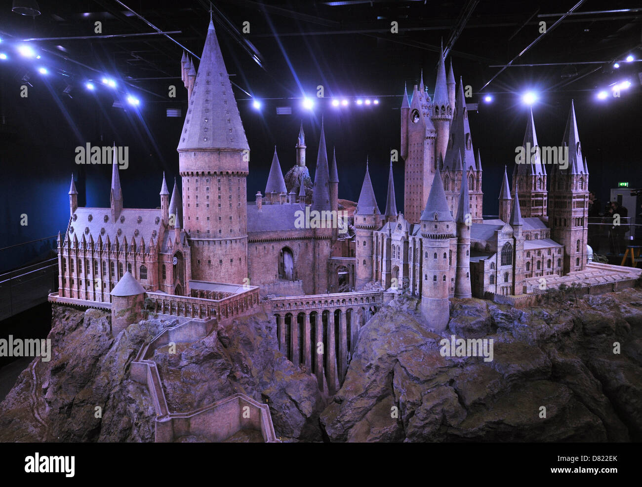 Das Making of Harry Potter - Hogwarts Schloss Skala Modell Medien anzeigen  bei Warner Bros.-Studios London geführt London, England Stockfotografie -  Alamy
