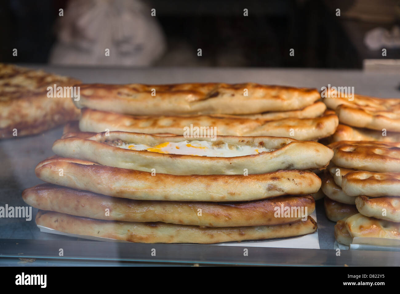Kir Pidesi Tarifi zum Verkauf in Istanbul, Türkei Stockfoto