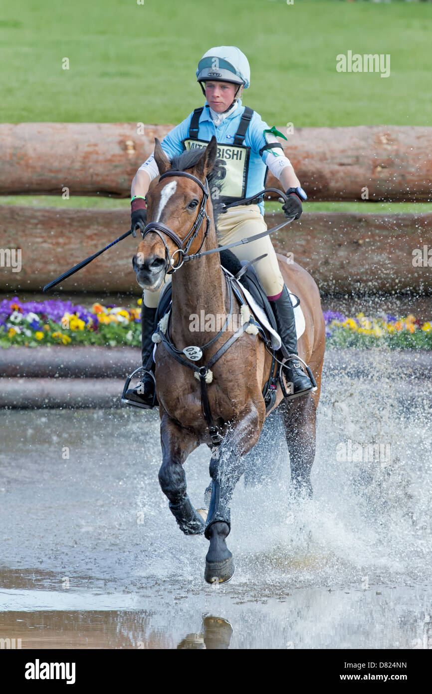 Izzy Taylor auf KBS Briarlands Matilda in 2013 Mitsubishi Motors Badminton Horse trials Stockfoto