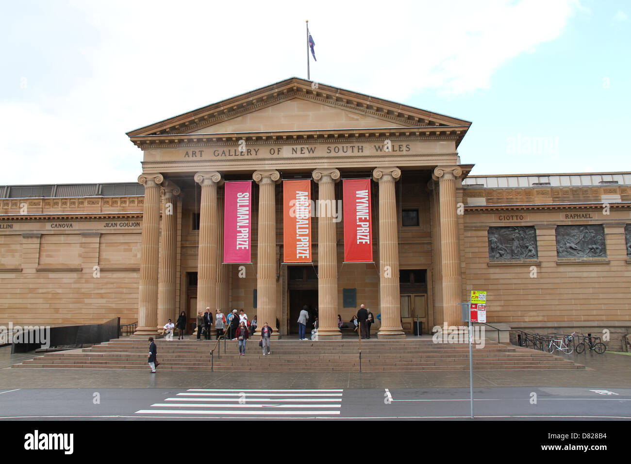 Art Gallery of New South Wales, Kunstgalerie Road, Sydney, NSW, Australien. 16. Mai 2013. Künstlers Vincent Fantauzzo wurde für sein Porträt "Liebe Gesicht", ein Porträt seiner Geliebten, der Schauspielerin Asher Keddie als Gewinner des 2013 Archibald People Choice angekündigt. Angela Yang, im Alter von 17, Max Fontaine, im Alter von 13, Archibald Hayes, im Alter von 10 und Liam Williamson, 7 Jahre alt wurden als die ersten Young Archie Preisträger bekannt gegeben. Kredit: Kredit: Richard Milnes / Alamy Live News. Stockfoto