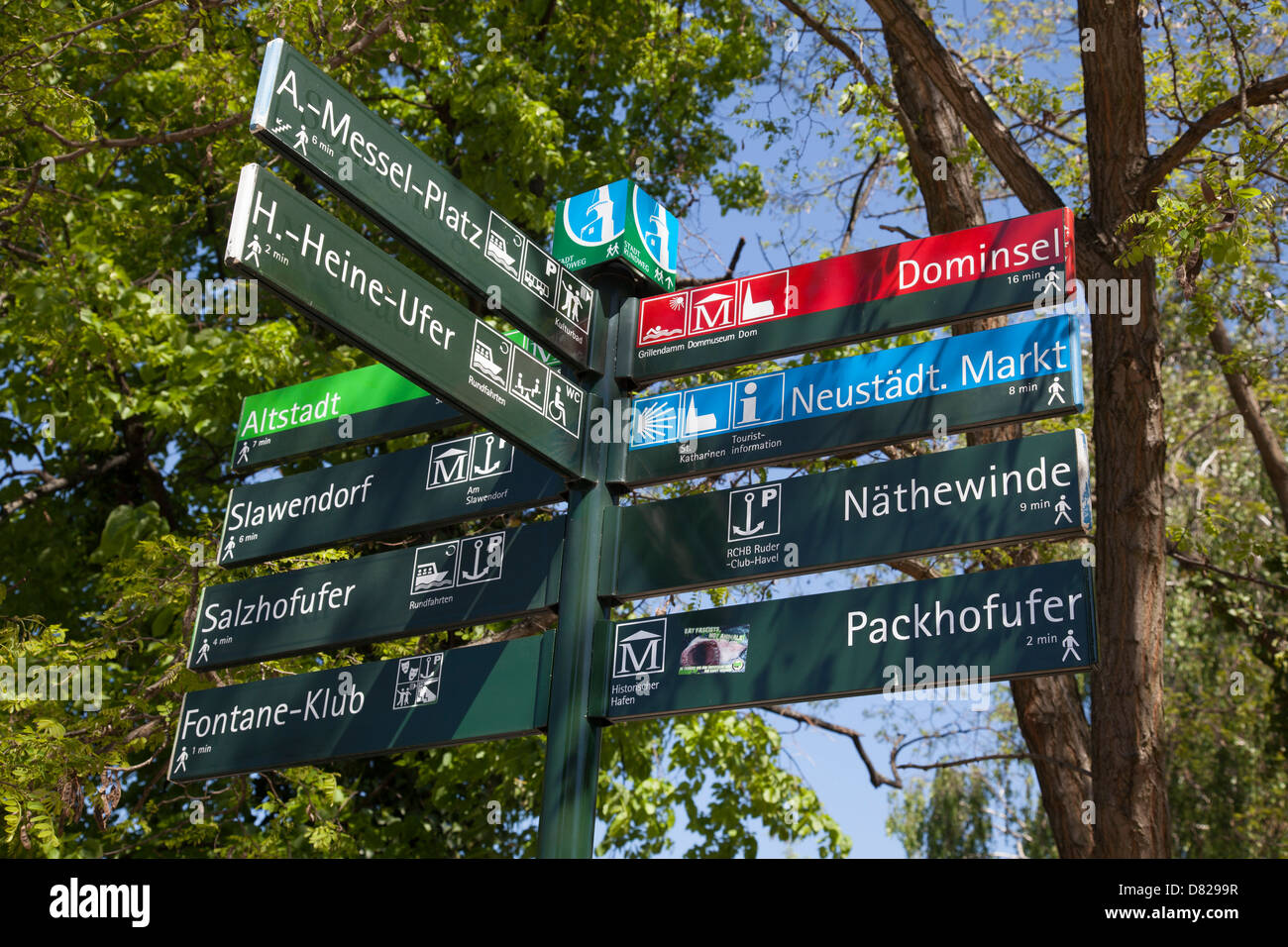 Tourismus-Straßenschild, Brandenburg ein der Havel, Deutschland Stockfoto