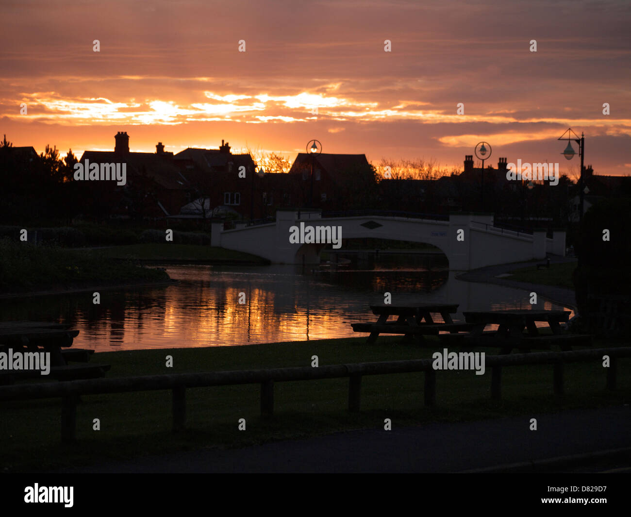 Sonnenuntergang über Queens Park See Mablethorpe, Lincolnshire Stockfoto