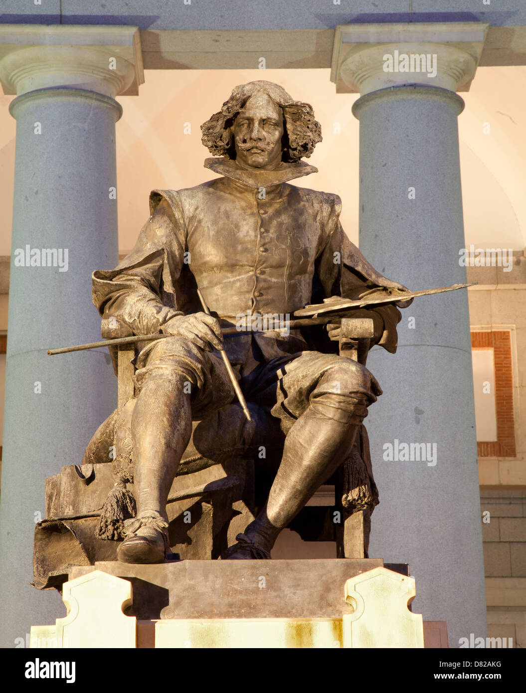 MADRID - März 9: Velesquez Statue für Museo Nacional del Prado Aniceto Marinas aus dem Jahr 1899 am 9. März 2013 in Madrid. Stockfoto