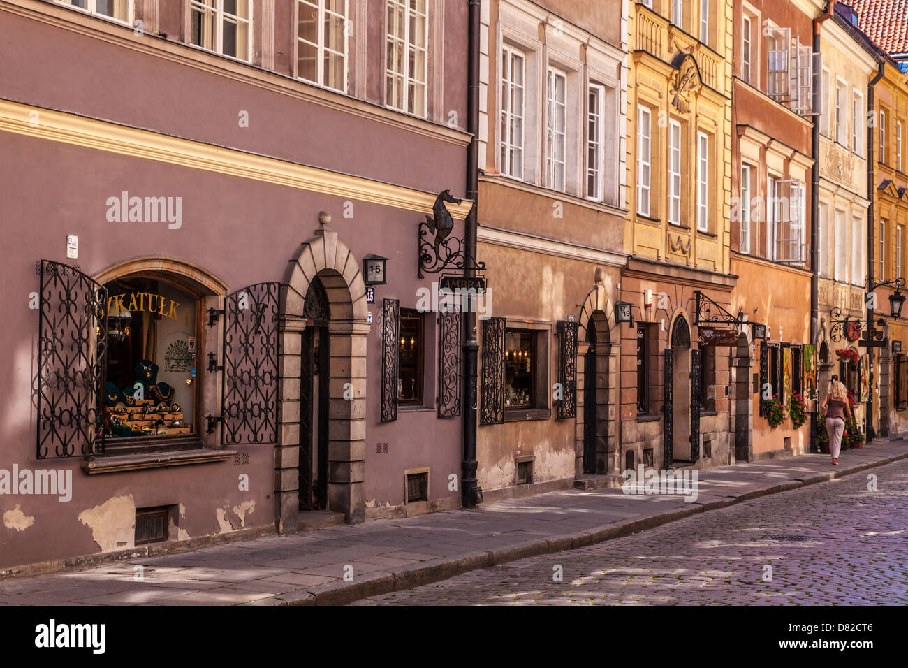 Kleinen gepflasterten Seitenstraße Stary Rynek (Alter Marktplatz), in der historischen Bezirk von Stare Miasto (Altstadt) in Warschau, Polen. Stockfoto