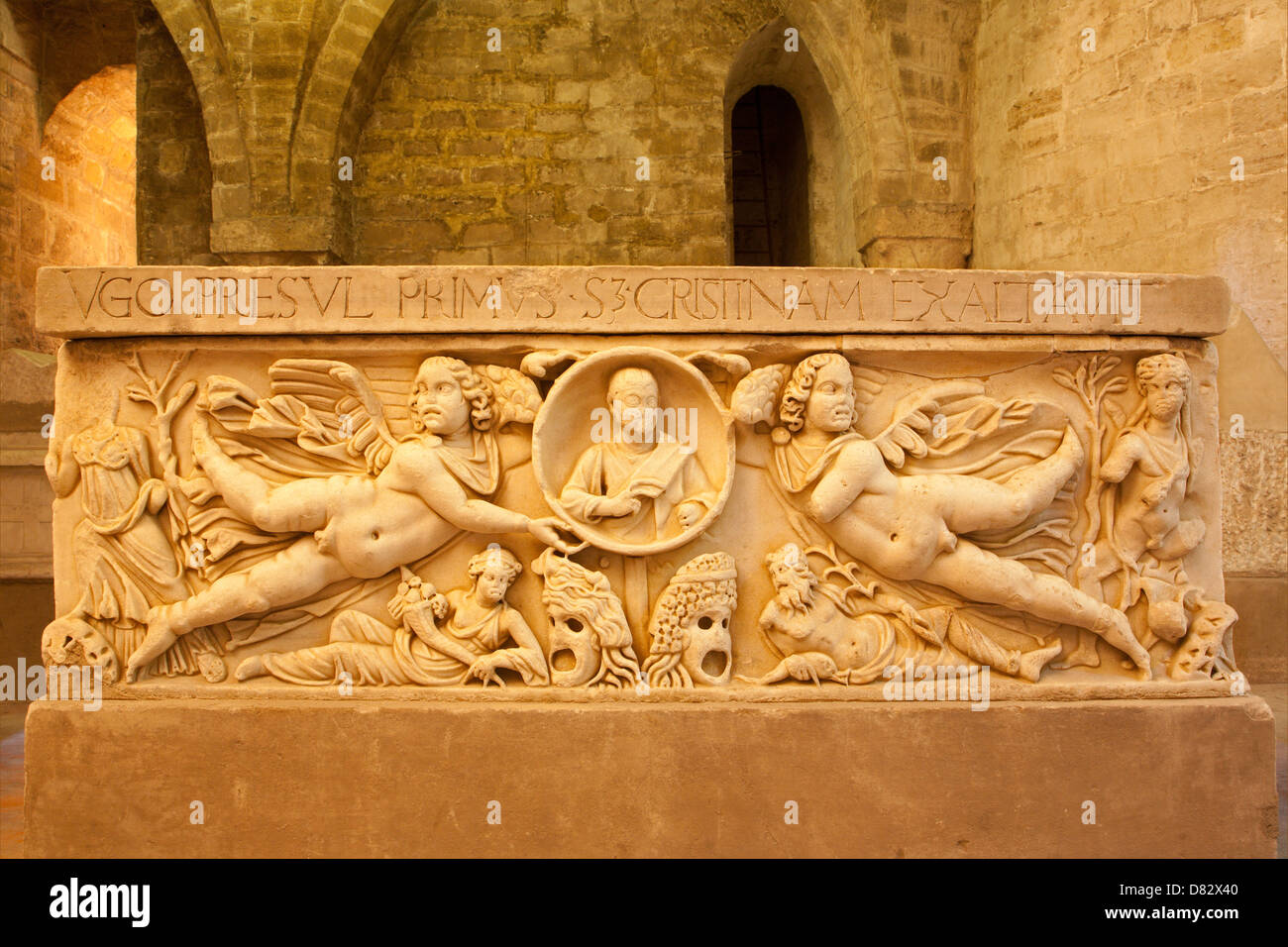 PALERMO - 8. APRIL: Befreiung von einem der mittleren Alter Gräber unter Dom am 8. April 2013 in Palermo, Italien. Stockfoto