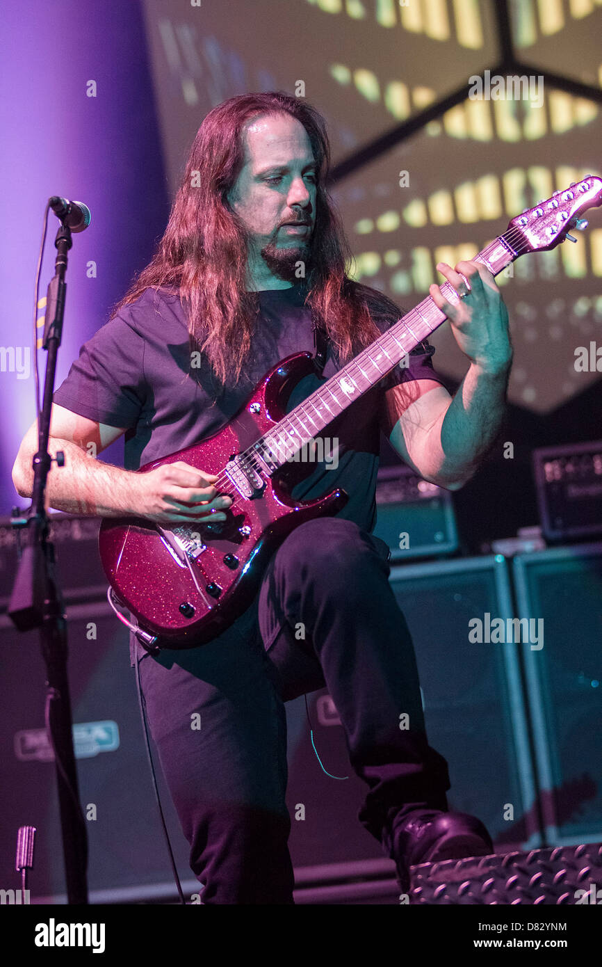 John Petrucci von amerikanische progressive-Metal-Band Dream Theater, die live am Coliseu Dos Recreios. Lissabon, Portugal- Stockfoto