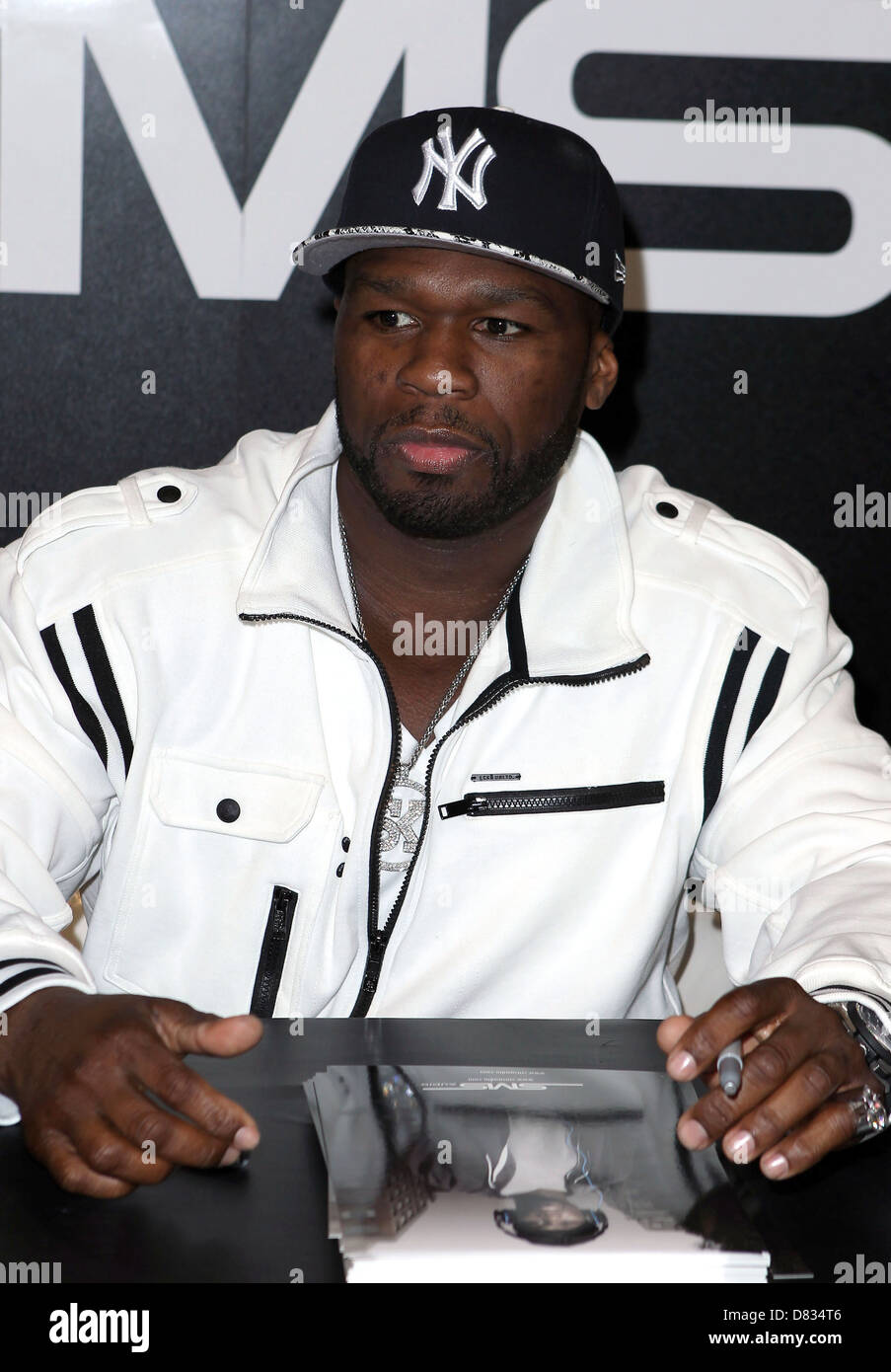50 Cent (richtiger Name Curtis Jackson) erscheint auf dem 'SMS' Audio-stand auf der 2012 International CES in Las Vegas Convention Stockfoto