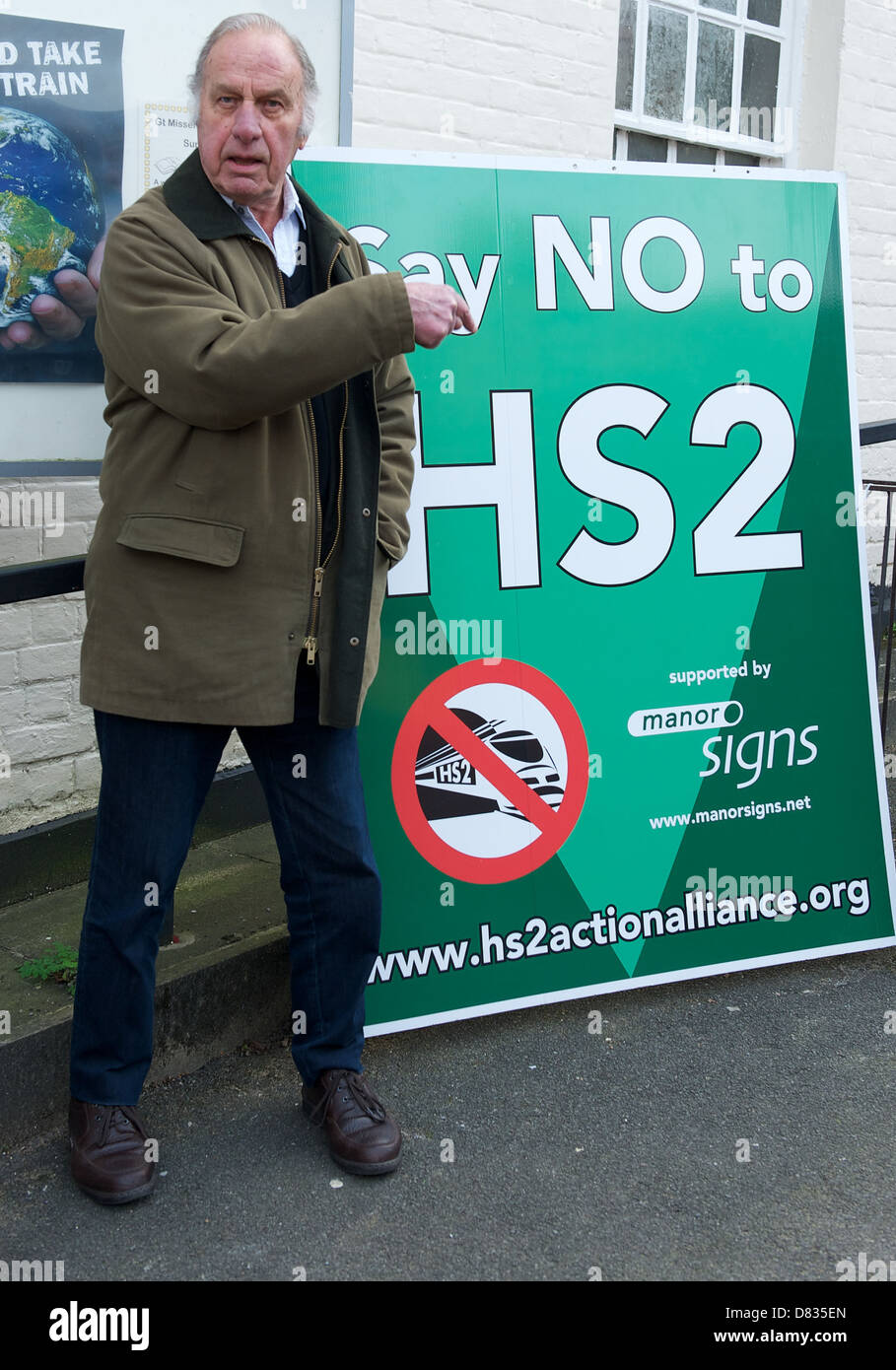Geoffrey Palmer sagen Nein zum HS2 öffentliche Versammlung in Great Missenden, Buckinghamshire, England. Das Hochgeschwindigkeitsnetz wurde Stockfoto