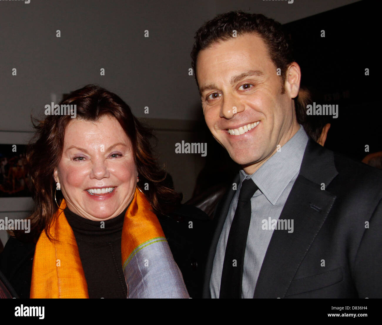Emmy und Golden Globe Gewinner Marsha Mason Posen mit Matthew Rauch aus ...