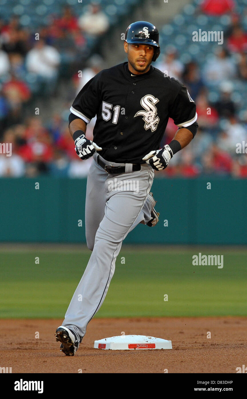 Anaheim, Kalifornien, USA. 17. Mai 2013. Chicago White Sox, die richtige Feldspieler Alex Rios (51) vorbei läuft zweite Basis auf einen Solo Homerun im 1. Inning während der Major League Baseball Spiel zwischen den Los Angeles Angels und die Chicago White Sox im Engel Stadium in Anaheim, CA. David Hood/CSM/Alamy Live News Stockfoto