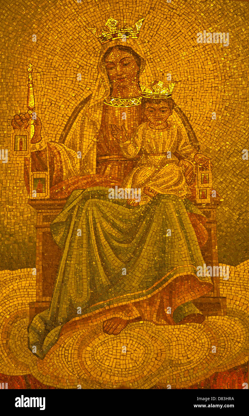 PALERMO - 8. APRIL: Mosaik der Madonna von Kirche Convento Dei Carmelitani Scalzi auf 8. April 2013 in Palermo, Italien. Stockfoto