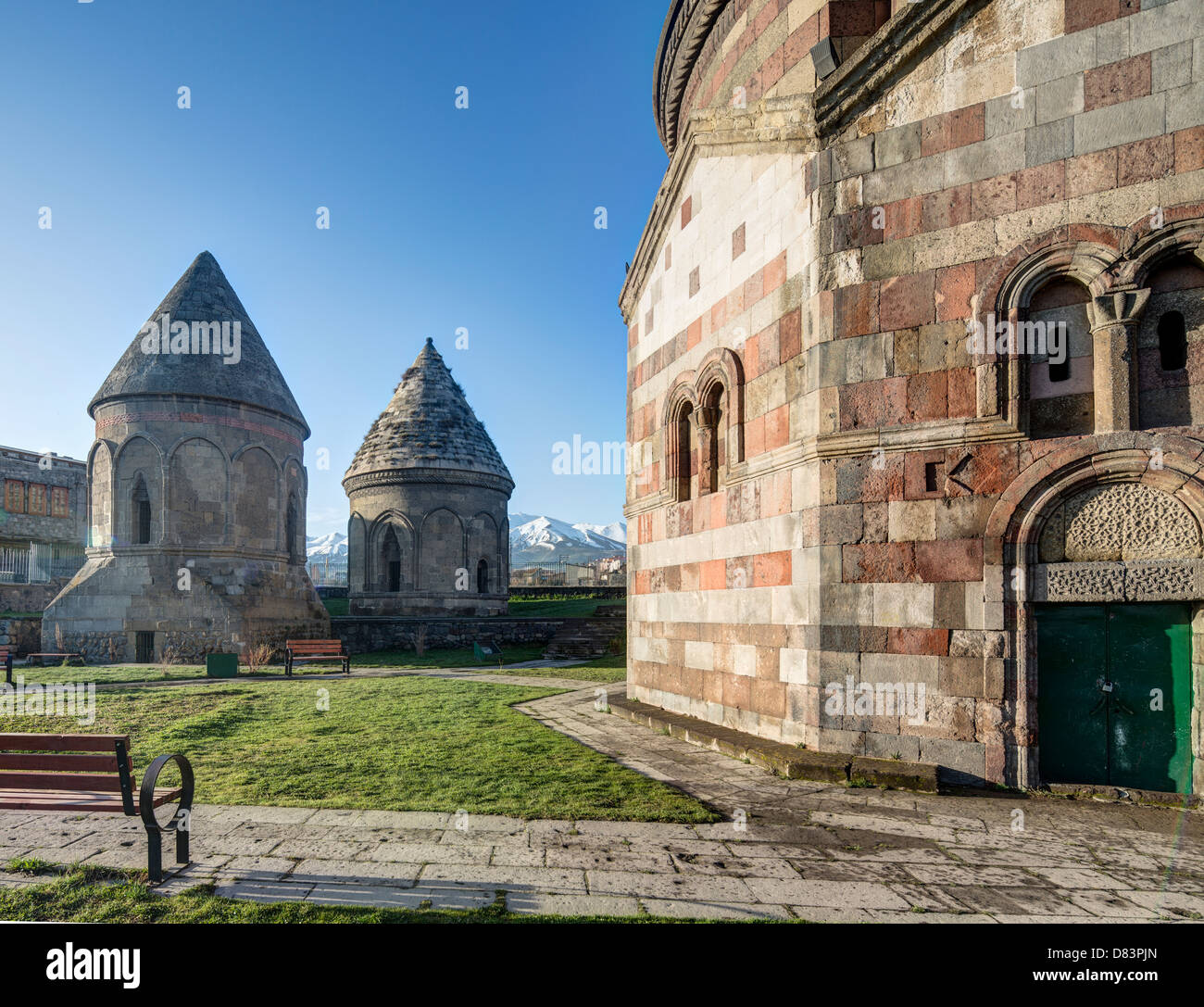 Mausoleum von Emir Saltuk und zwei anonyme Mausoleen, Erzerum, Anatolien, Türkei Stockfoto
