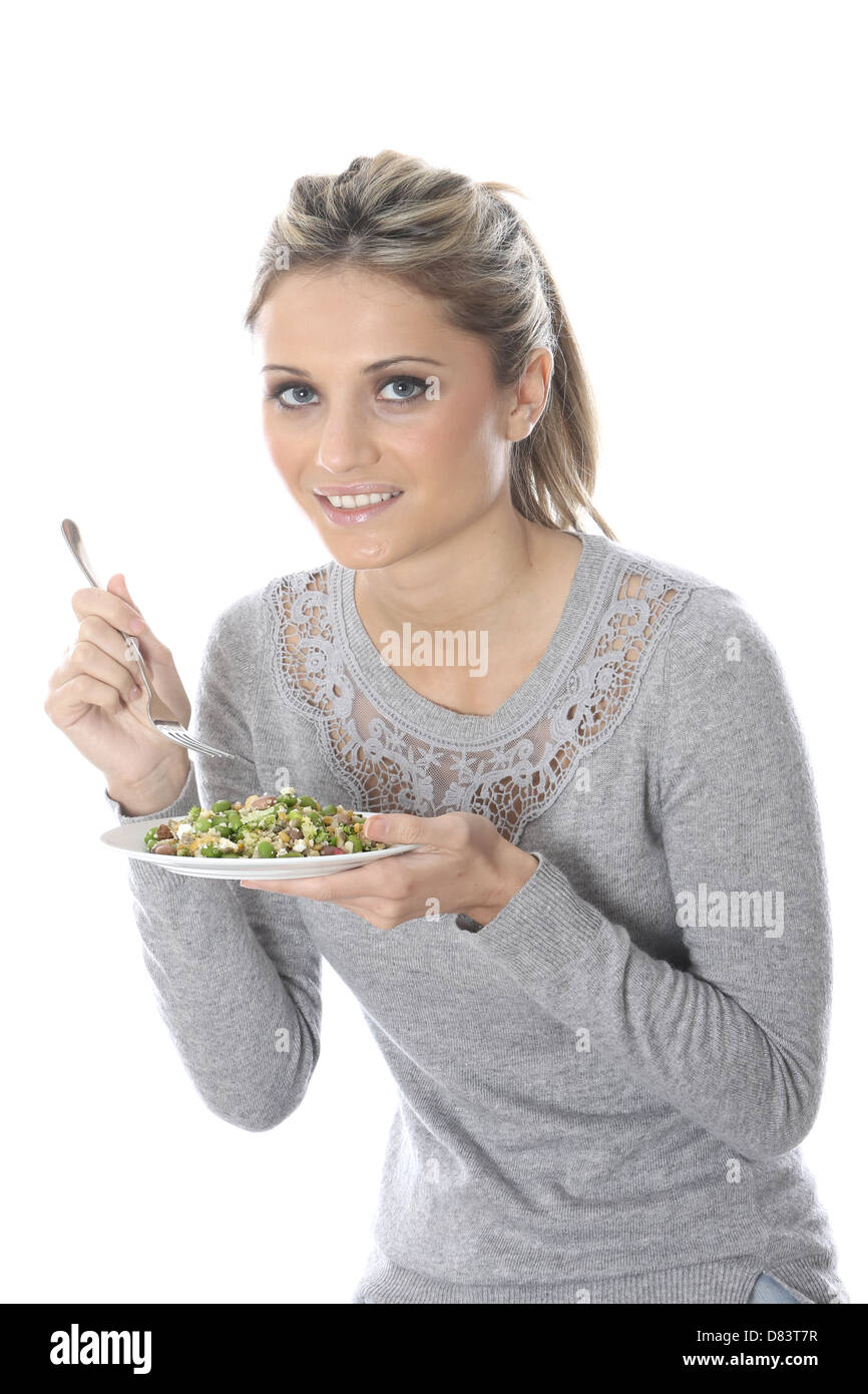 Junge Frau eine Gesunde vegetarische oder vegane Super Essen Salat gegen einen weißen Hintergrund mit einen Freistellungspfad isoliert Stockfoto