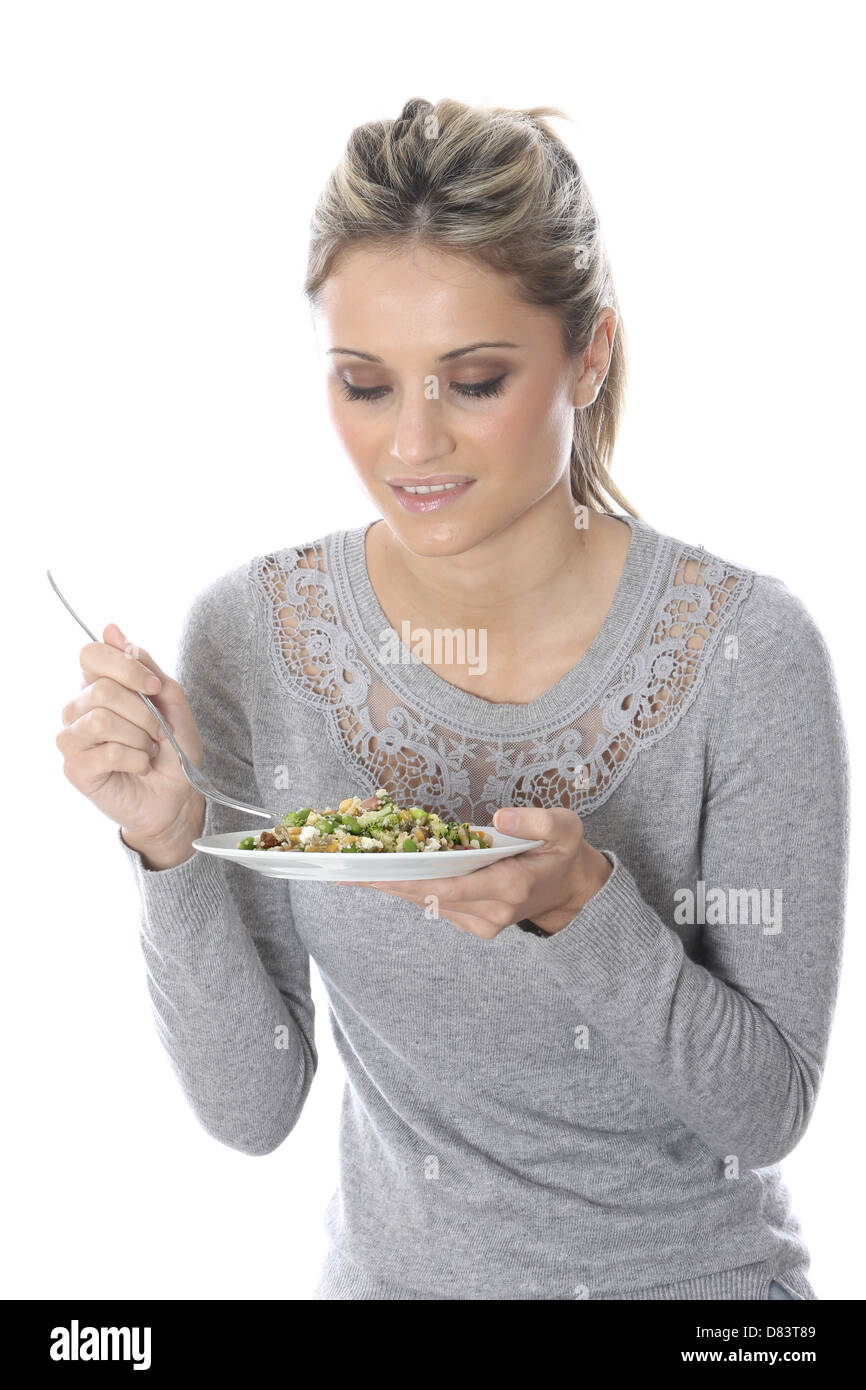 Junge Frau eine Gesunde vegetarische oder vegane Super Essen Salat gegen einen weißen Hintergrund mit einen Freistellungspfad isoliert Stockfoto