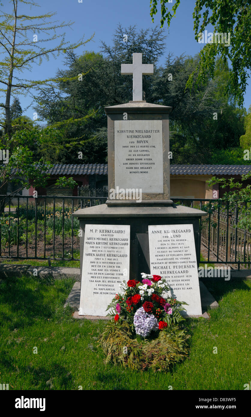 Begräbnisstätte des Philosophen Søren Kierkegaard oder Soeren Kierkegaard auf dem Friedhof Assistens. Eine Familie Begräbnisstätte, Nørrebro Kopenhagen Dänemark Stockfoto