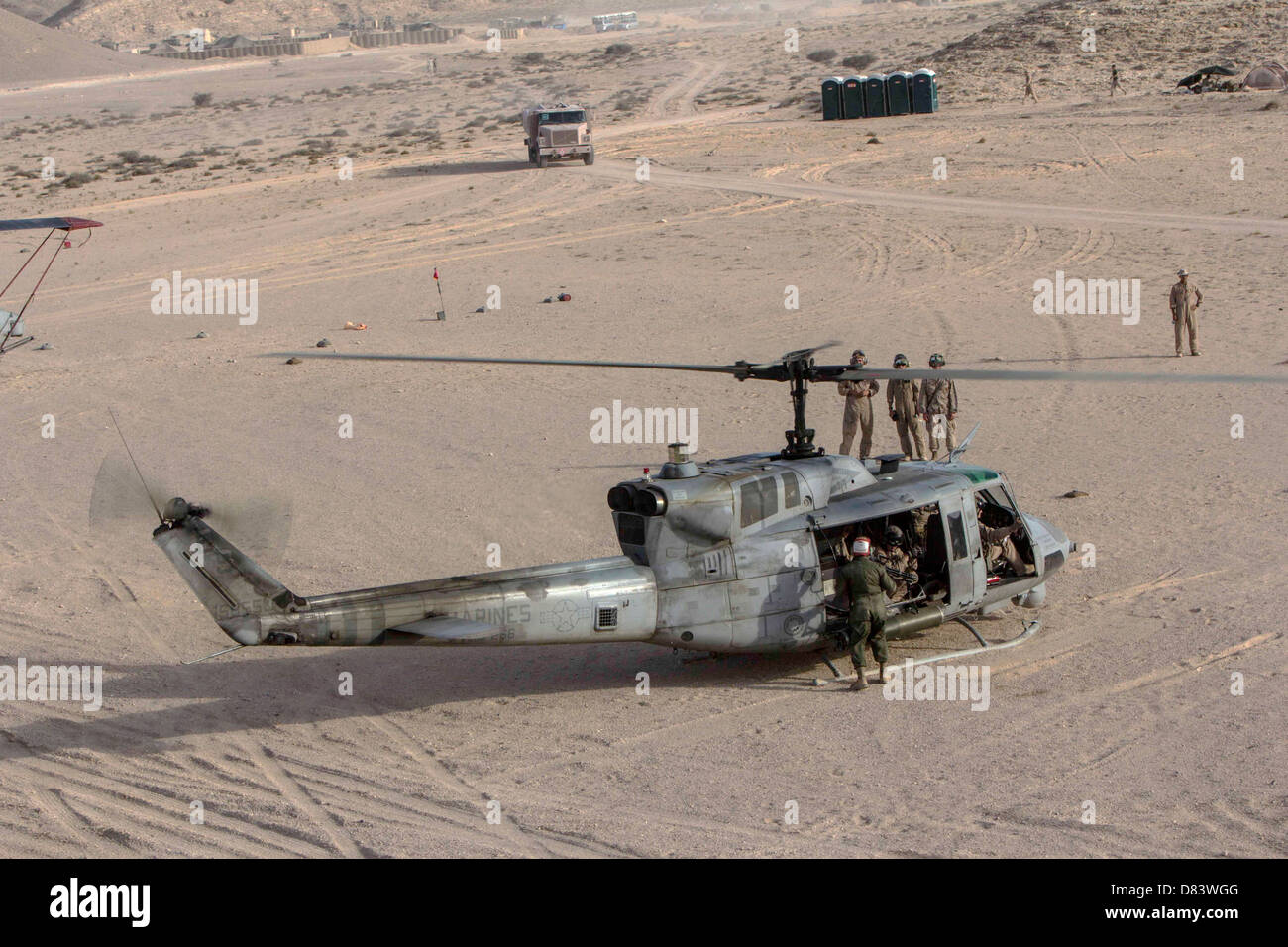 Ein US Marine Corps UH-1N Huey Gunship während einer Übung 29. April 2013 in Afghanistan. Stockfoto