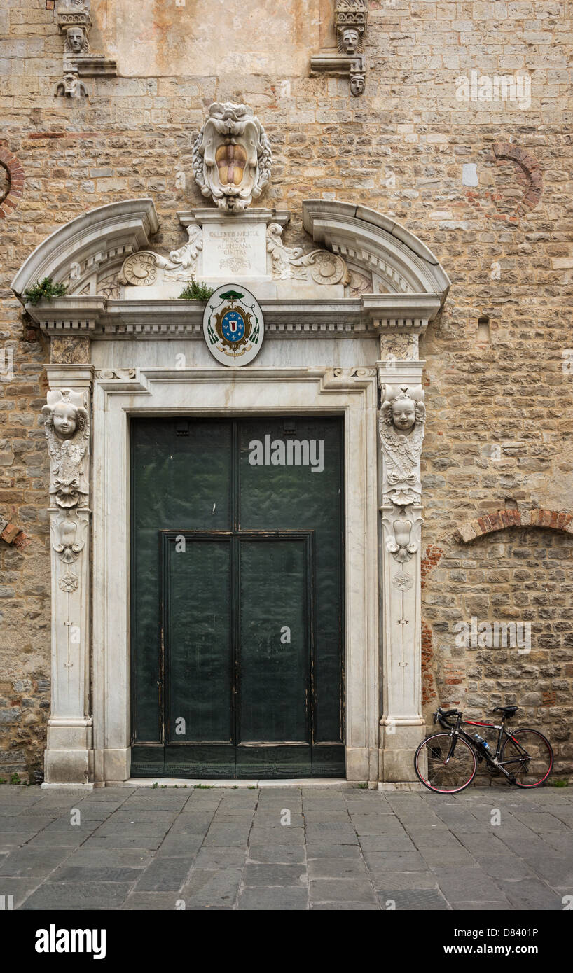 Dom-Portal in Albenga, Ligurien, Italien Stockfoto