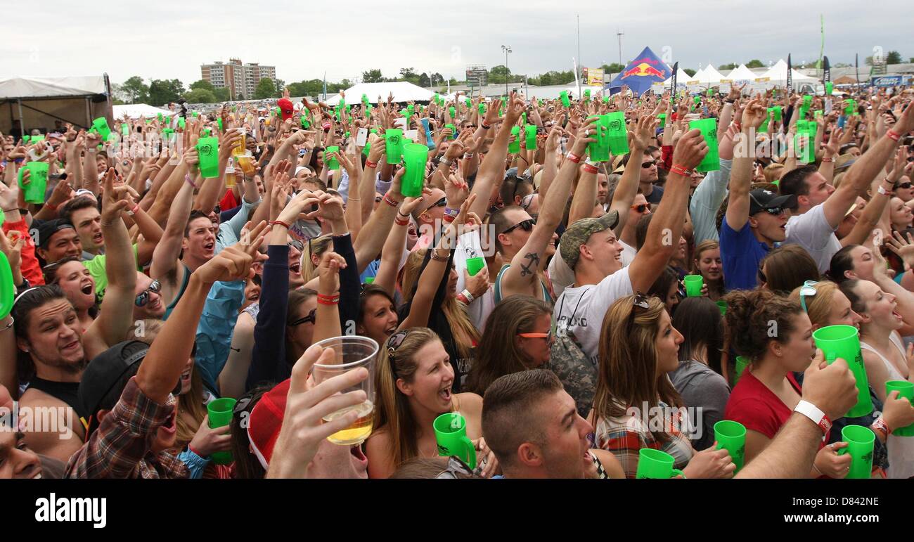 Führen Sie 18. Mai 2013 - Baltimore, Maryland, USA - Country-Musik-Duo, Florida-Georgia Line, Brian Kelly & Tyler Hubbard, bei Pimlico Race Course. (Kredit-Bild: © Sue Kawczynski/Eclipse/ZUMAPRESS.com) Stockfoto