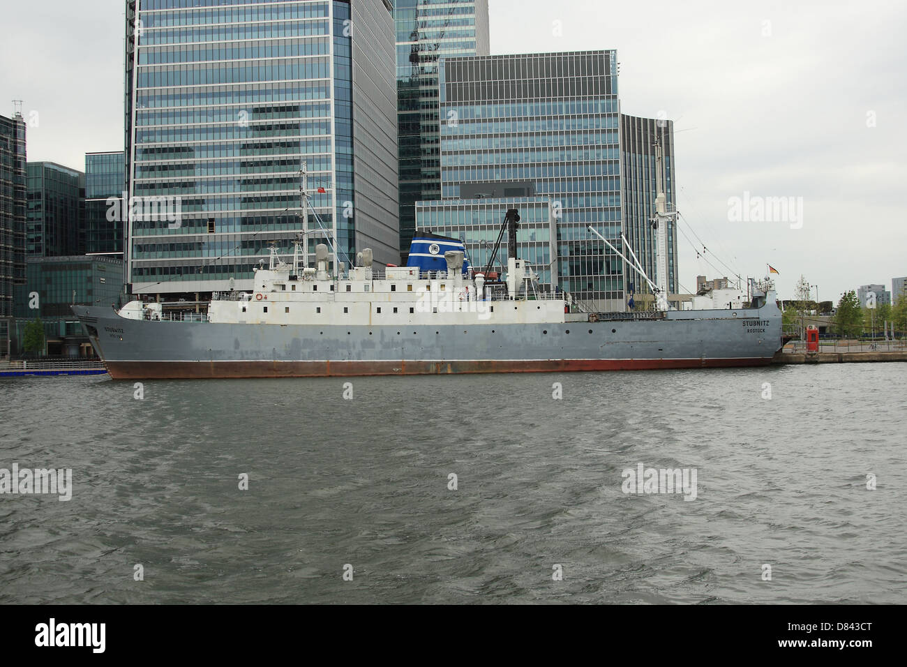 Die MS Stubnitz ROS - 701 in den Docklands die 80m lange Ex DDR Fischereifahrzeug ist jetzt eine schwimmende Kunst und Kulturzentrum Stockfoto