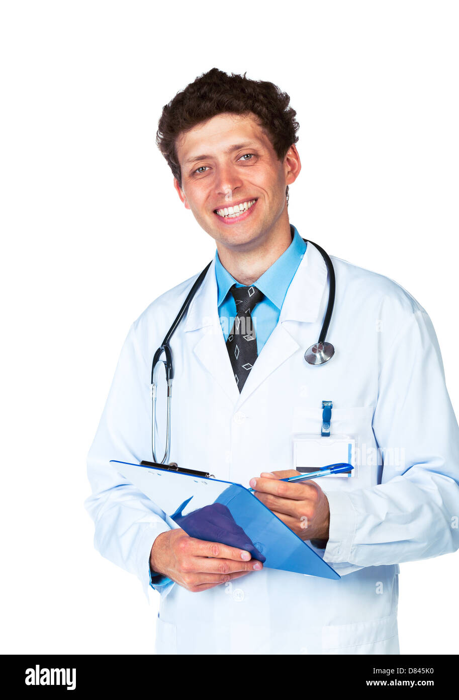 Porträt des jungen männlichen Arzt schriftlich auf eine medizinische Patientenakte auf weißem Hintergrund Stockfoto