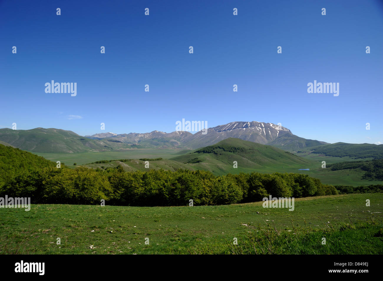 Italien, Umbrien, Nationalpark Monti Sibillini, Piano Grande und Monte Vettore Stockfoto
