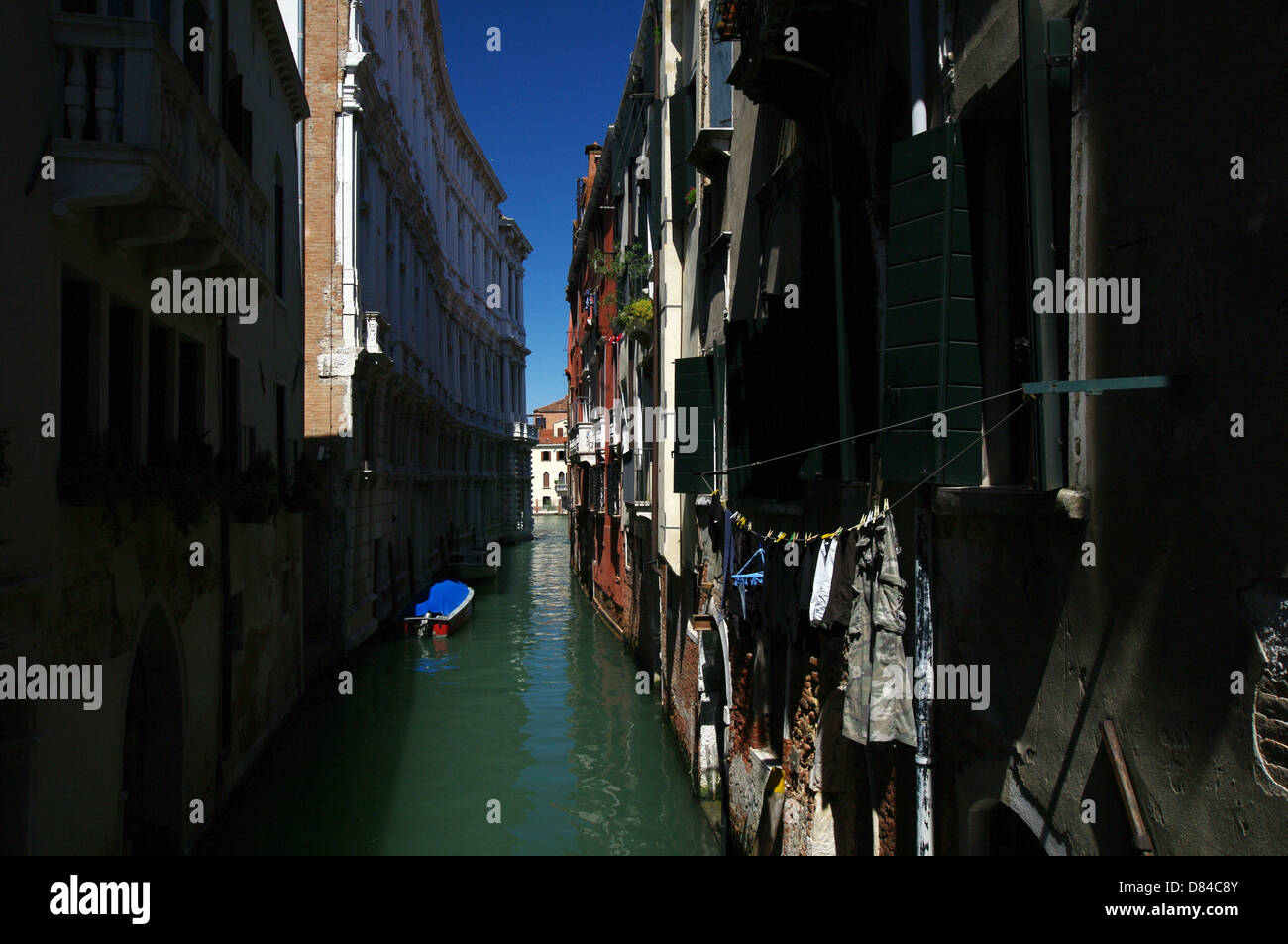 Eines der vielen kleinen Kanäle in Venedig, Italien Stockfoto