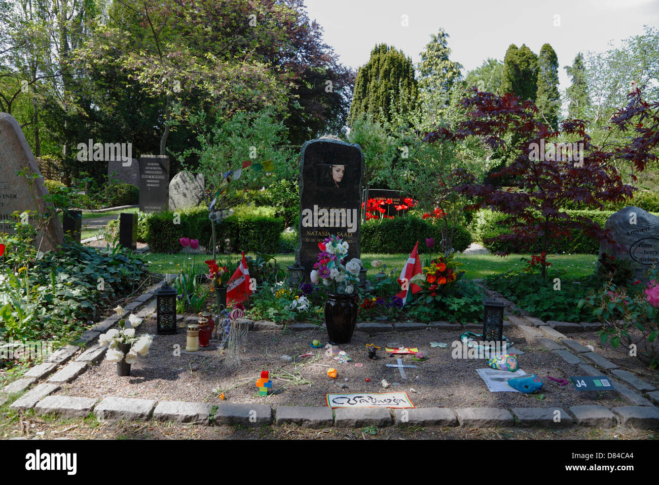 Die Grabstätte von Natasja Saad, Little T auf dem Assistens Friedhof in Kopenhagen, Dänemark. Dänischer Rapper und Reggae-Sänger. Stockfoto