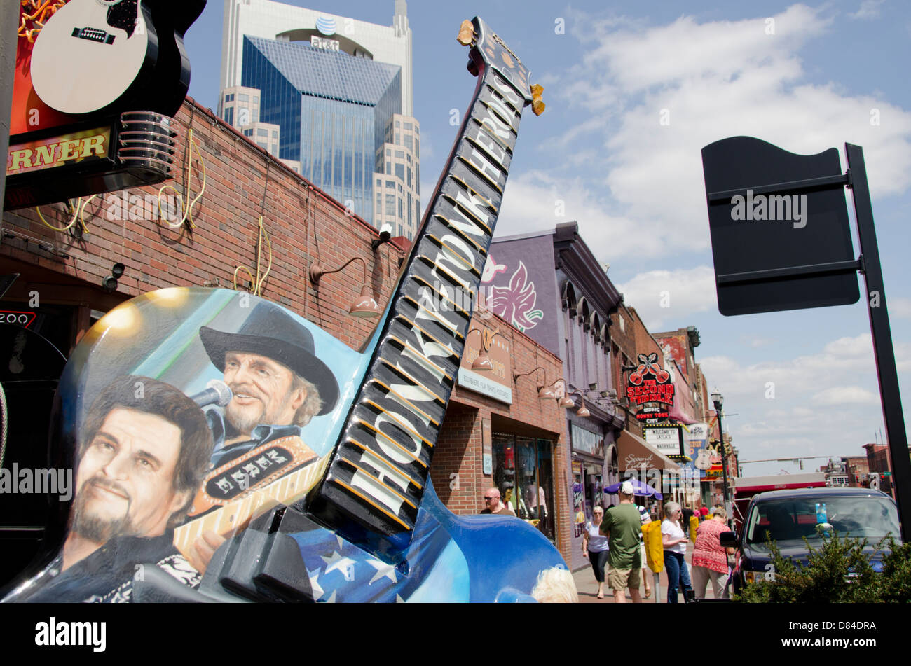 Nashville Tennessee. Typische Straßenszene am Broadway in "Legends Corner" in der Innenstadt von Nashville, Heimat der Country-Musik. Stockfoto