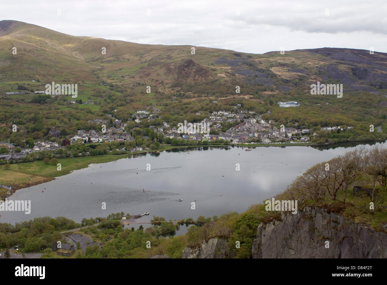 Snowdonia Slateman Triathlon, Llanberis, Gwynedd, Wales, 19. Mai 2013. Schwimmkurs in Llyn Padarn, Llanberis die erste Etappe des beliebten Slateman Triathlon Sportler. Bildnachweis: Rebecca Coles/Alamy Live-Nachrichten Stockfoto