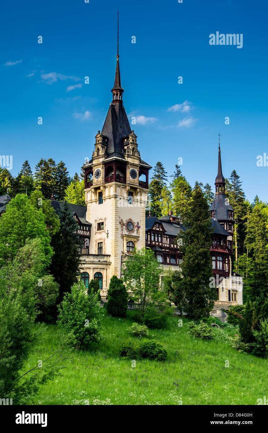 Seitenansicht des Schloss Peles im Prahova-Tal, Sinaia Stockfoto