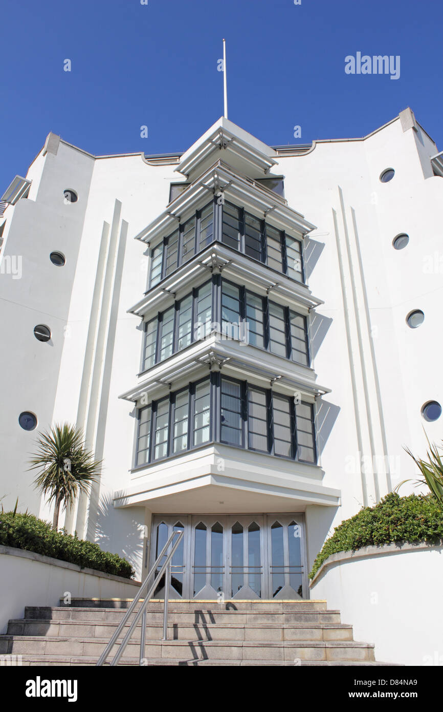 Art-Deco-Gebäude an der Strandpromenade von Worthing, West Sussex, England UK Stockfoto