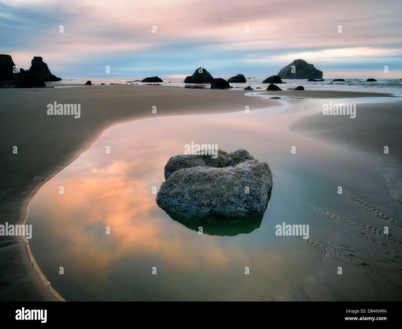 Ebbe-Pool und Sonnenuntergang. Bandon, Oregon. Stockfoto