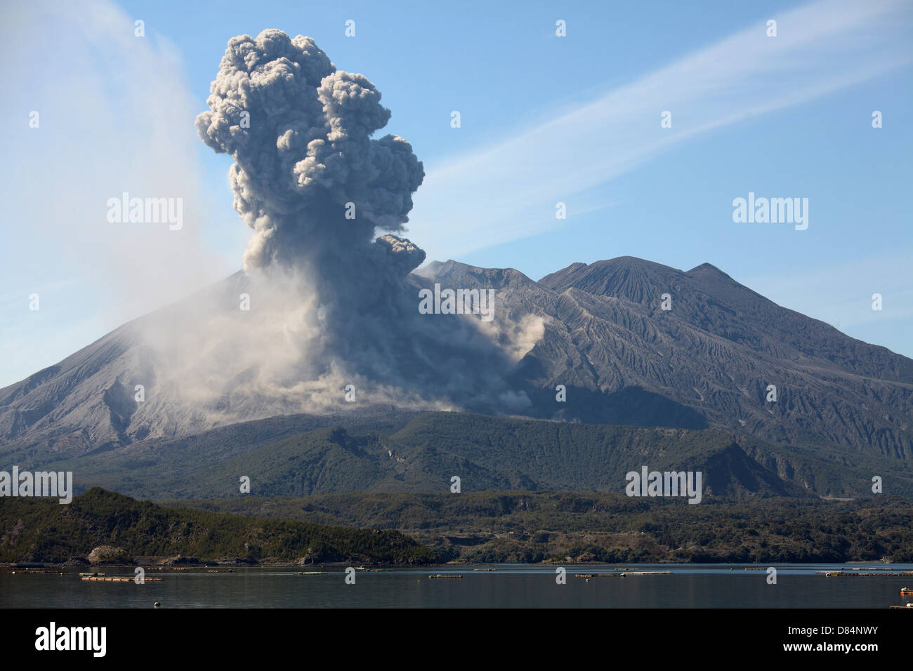 Aschewolke aus Vulkan Sakurajima, Japan Stockfoto
