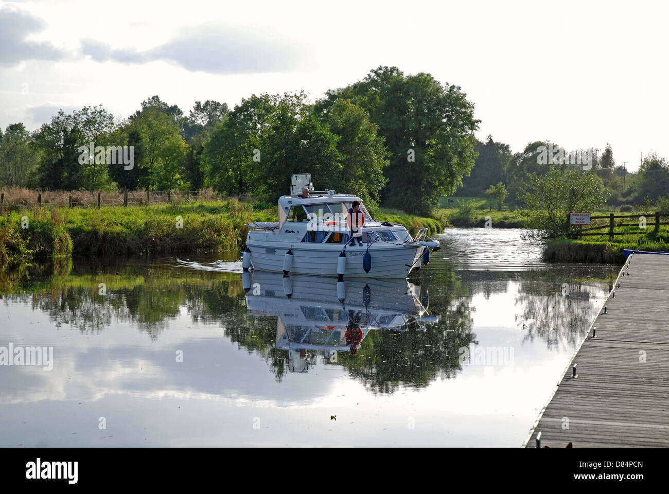 Kreuzer Liegeplatz am Aghlane Jetty, Woodford River, oberen Lough Erne, Grafschaft Fermanagh, Nordirland Stockfoto