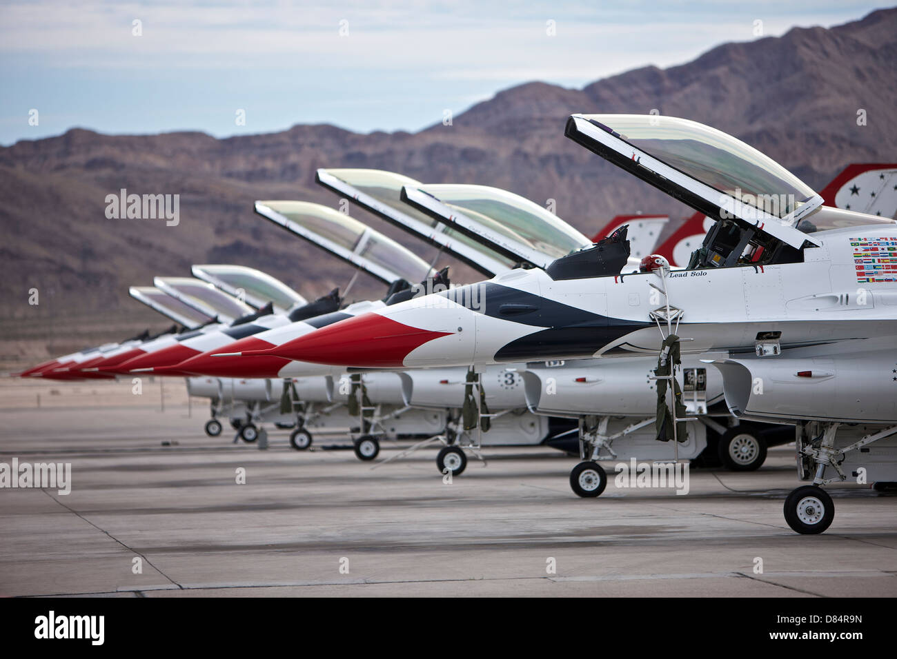 F - 16C Thunderbirds auf der Rampe am Nellis Air Force Base, Nevada. Stockfoto