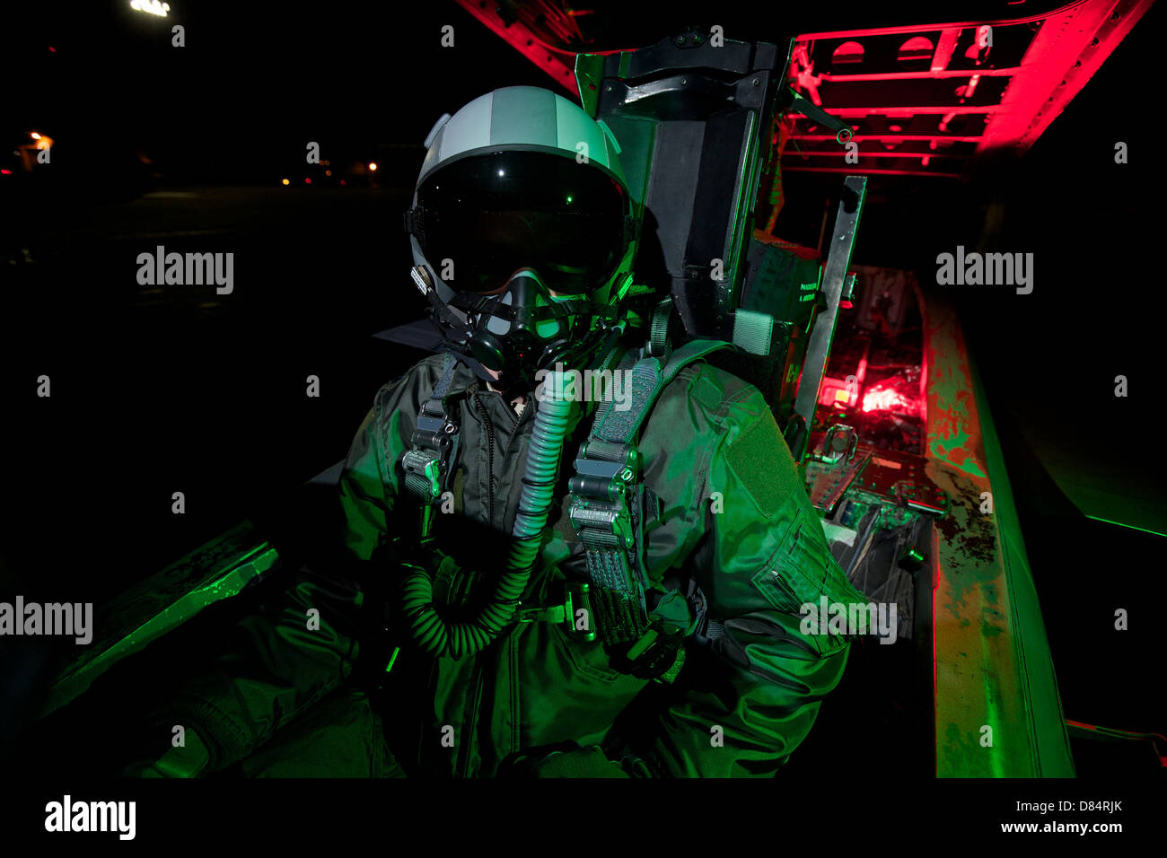 US Air Force Pilot sitzt im Cockpit eines Flugzeugs McDonnell Douglas F - 15C. Stockfoto