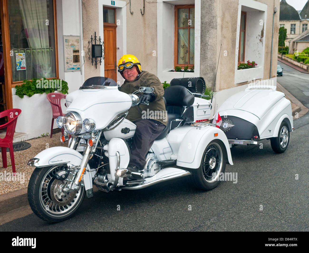 Leistungsstarke 1700cc Harley-Davidson Motorrad / Trike und Hänger - Frankreich. Stockfoto