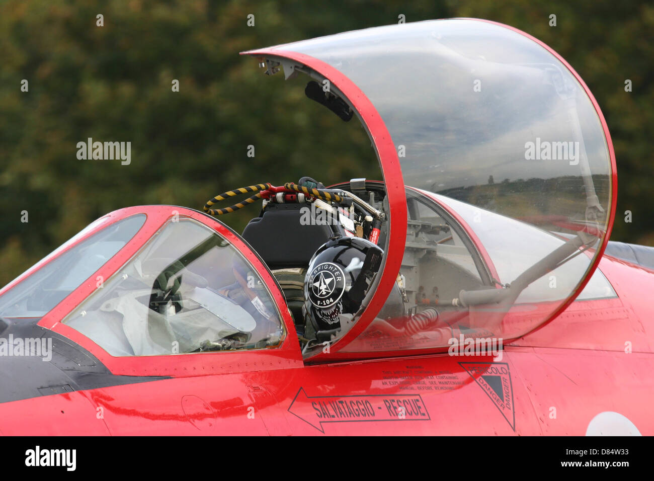 Nahaufnahme des Cockpits im italienischen Luftwaffe F-104S-c Starfighter Flugzeug in einem Sondersystem rote, Kleine Broge, Belgien. Stockfoto