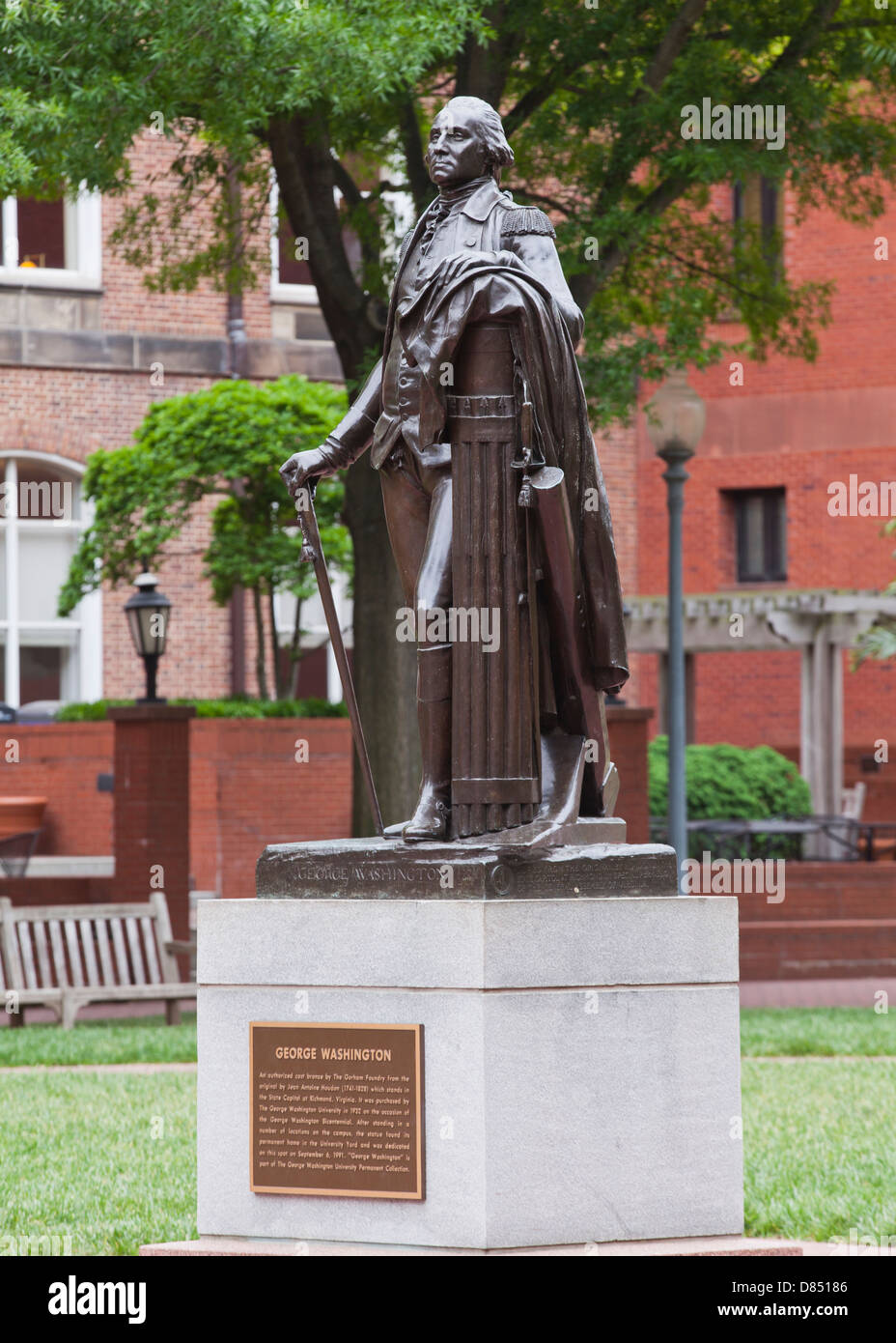 George Washington-Skulptur in der Hochschule Hof, GWU Stockfoto