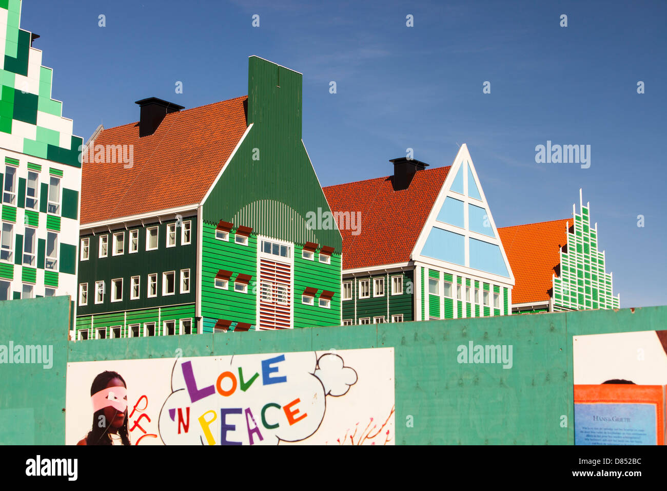 Der ultra trendige, moderne Bahnhof in Zaanstadt, die traditionellen Hausstil Bereich aussehen soll Stockfoto