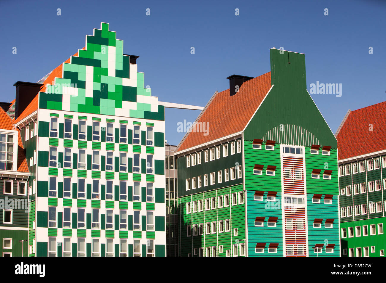 Der ultra trendige, moderne Bahnhof in Zaanstadt, die traditionellen Hausstil Bereich aussehen soll Stockfoto