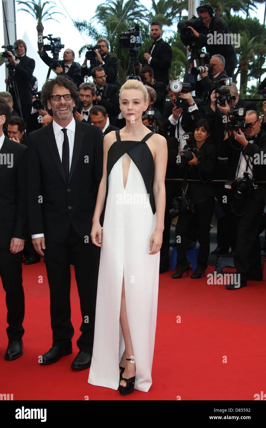 Cannes, Frankreich. 19. Mai 2013. Regisseur Joel Coen (l) und Schauspielerin Carey Mulligan besuchen die Premiere von 'Inside Llewyn Davis' während der der 66. Internationalen Filmfestspiele von Cannes im Palais des Festivals in Cannes, Frankreich, am 19. Mai 2013. Foto: Hubert Boesl/Dpa/Alamy Live News Stockfoto