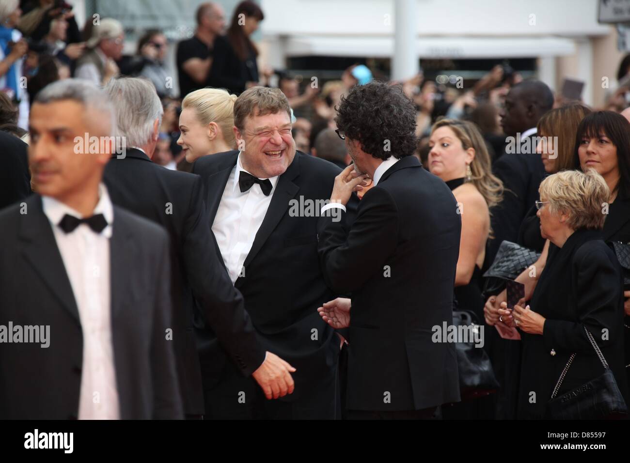 Cannes, Frankreich. 19. Mai 2013. Schauspieler John Goodman besucht die Premiere von 'Inside Llewyn Davis' während der der 66. Internationalen Filmfestspiele von Cannes im Palais des Festivals in Cannes, Frankreich, am 19. Mai 2013. Foto: Hubert Boesl/Dpa/Alamy Live News Stockfoto