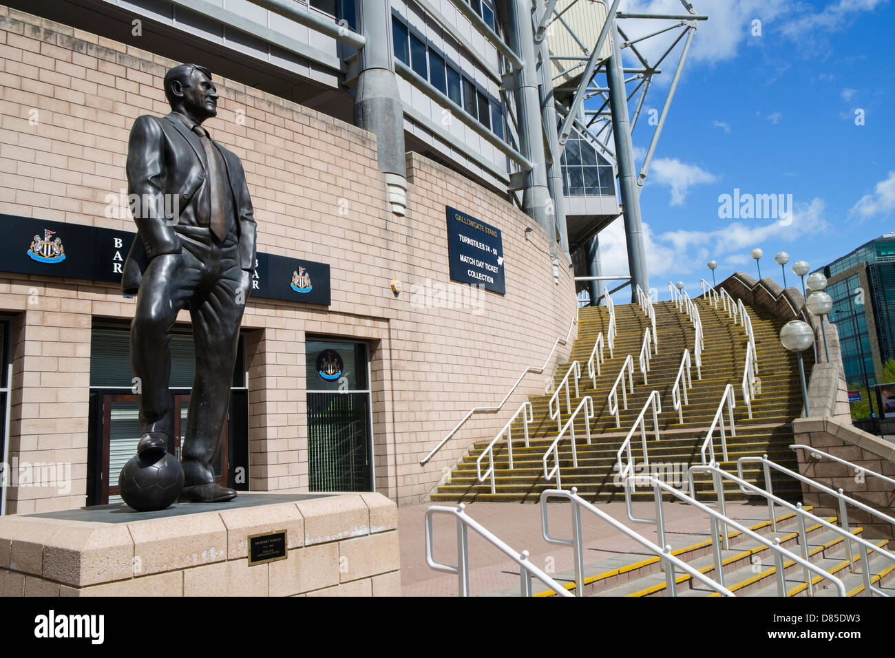 Eine Statue von Bobby Robson in St James Park, Heimat von Newcastle United. Stockfoto