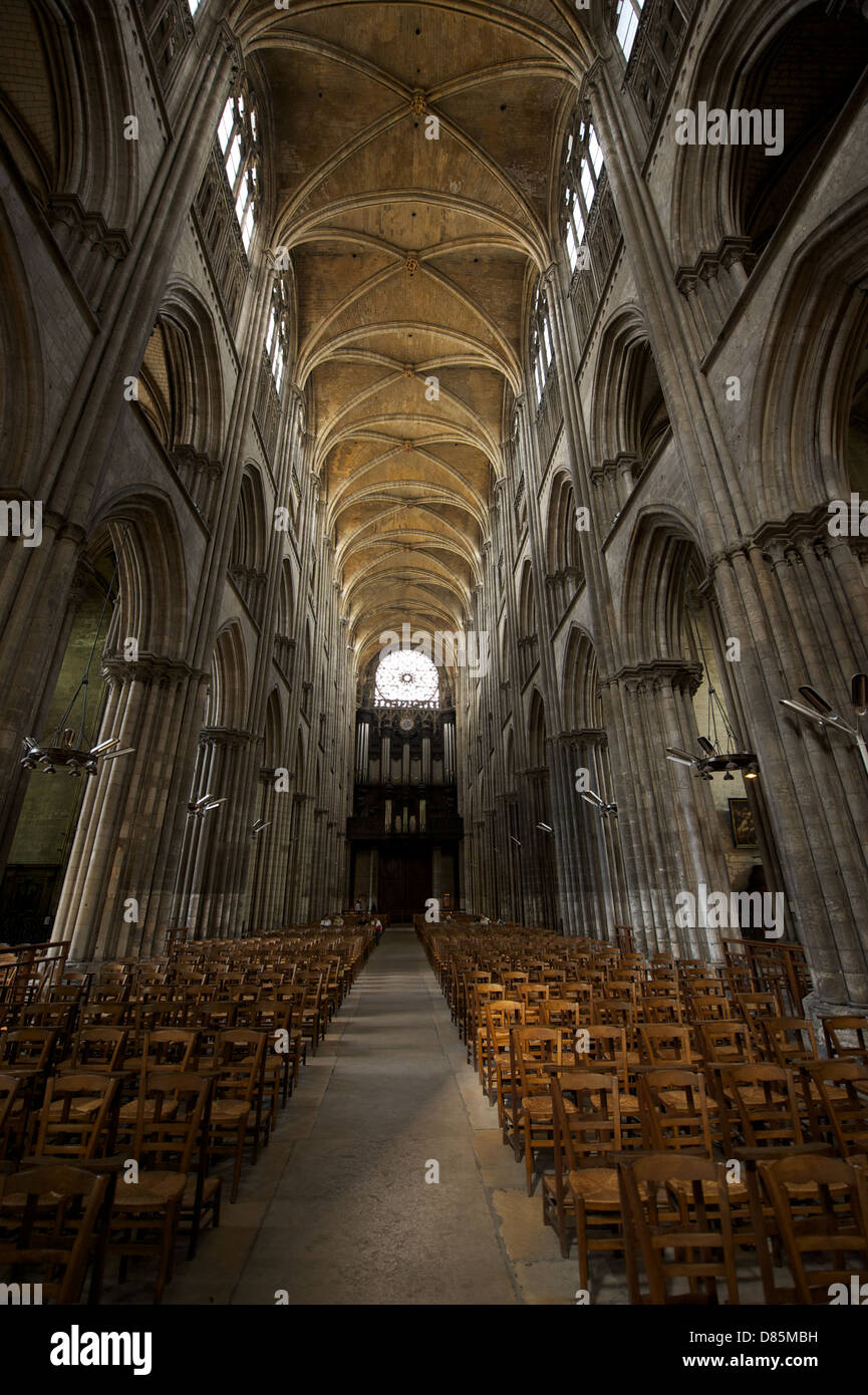 Das Innere der Kathedrale von Rouen in Nordfrankreich Stockfoto