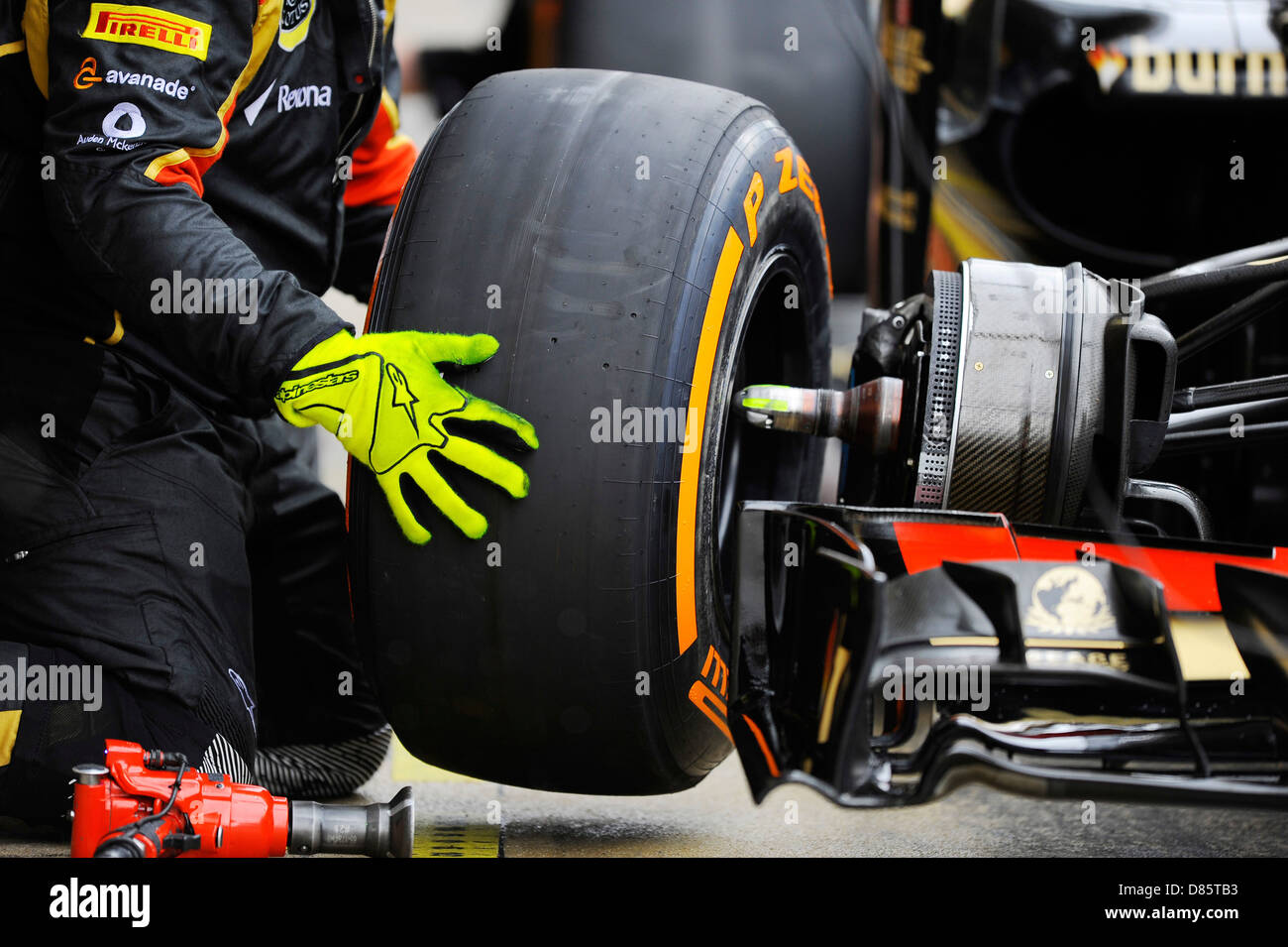 Mechanische Änderungen Reifen während der spanischen Formel ein Grand Prix Rennen 2013 Stockfoto