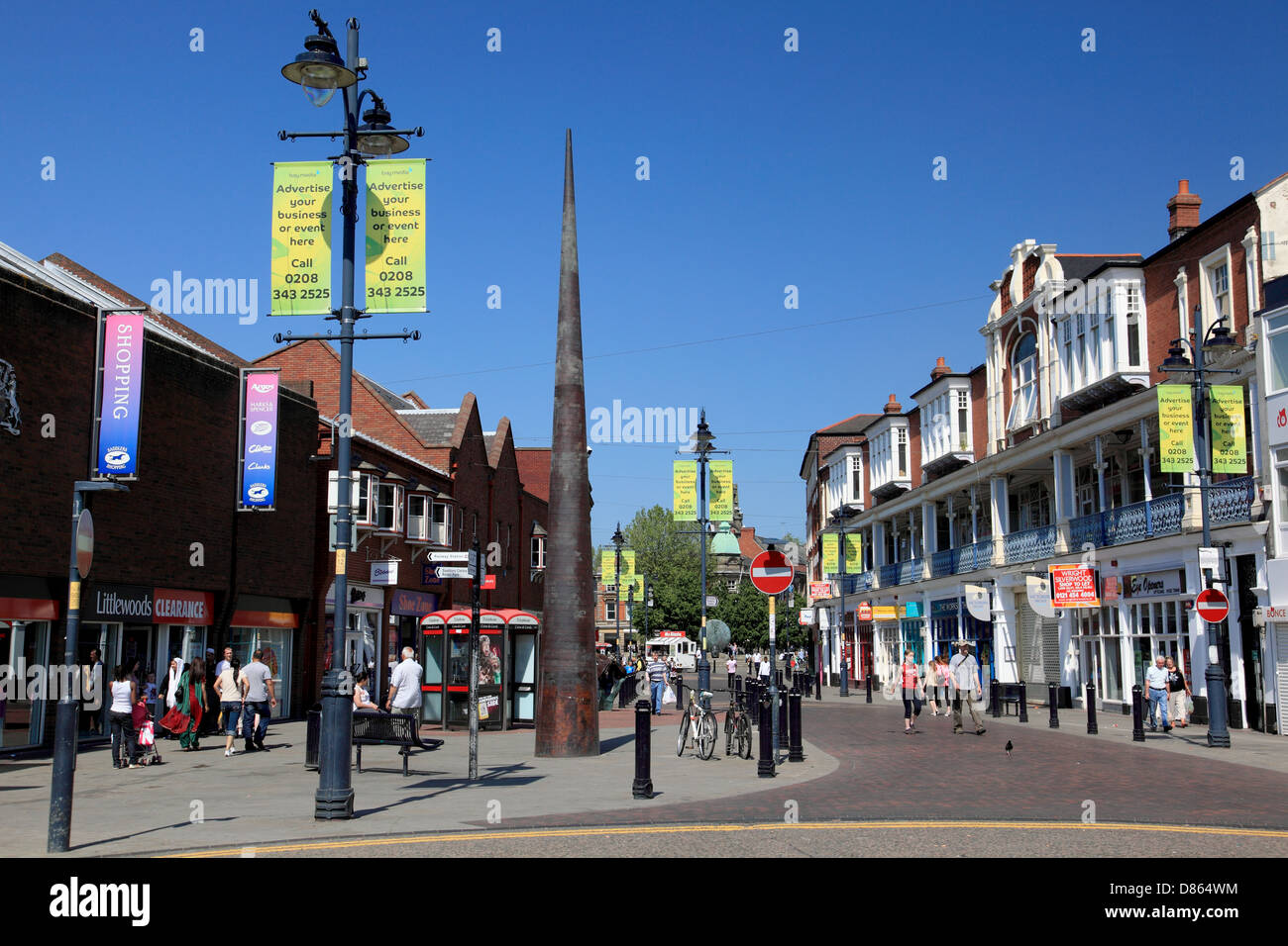 Bradford Street, Walsall, eine Fußgängerzone mit dem Sattler Einkaufszentrum auf der linken Seite Stockfoto