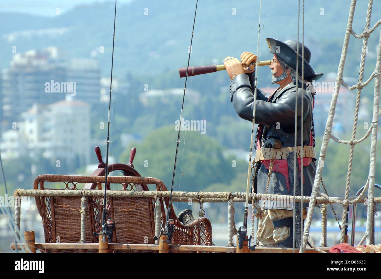 Die Skulptur, ein Pirat schaut seine Glasrohr, Jalta, Krim, Ukraine, Osteuropa Stockfoto